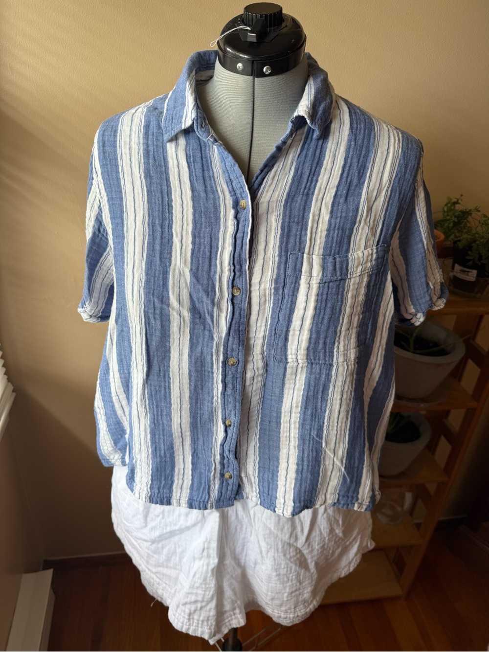 Old Navy Blue & White Striped Short-Sleeve Button-Down Shirt
